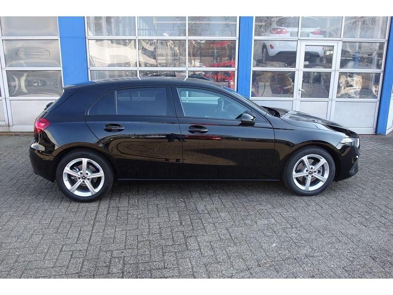 Gebraucht Mercedes A180 150 PS (110 kW) 2024 Unilack (schwarz Limousine