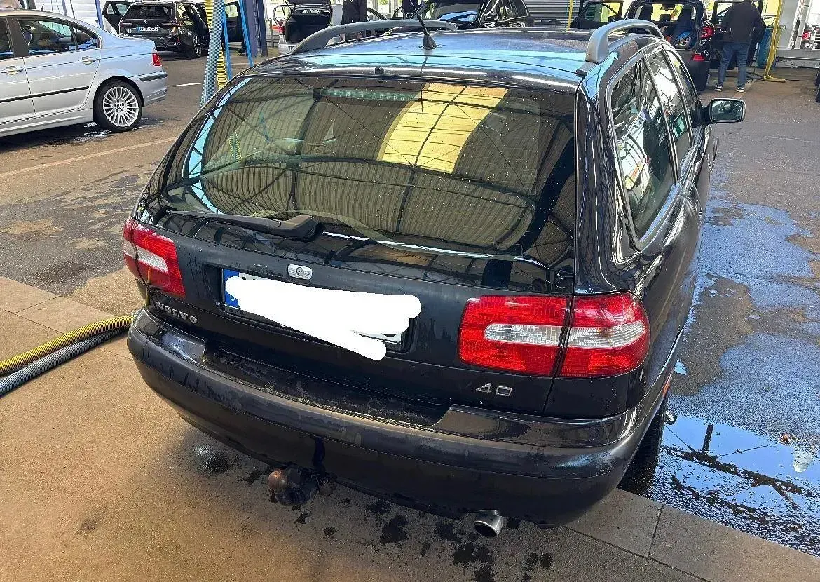 Gebraucht Volvo V40 122 PS (89 kW) 2003 Schwarz Kombi