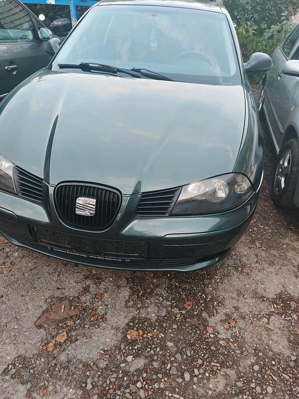 Grün Gebraucht 2002 Seat Ibiza Kleinwagen | 1.500 € (Etwas zu teuer) - Bild 1/4