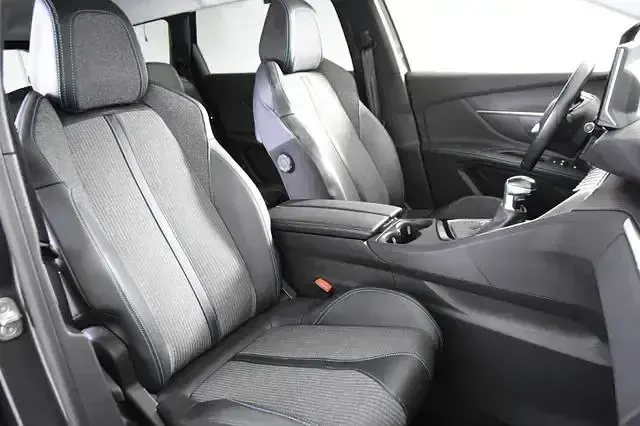 Gebraucht Peugeot 5008 Allure 131 PS (96 kW) 2021 Grau SUV