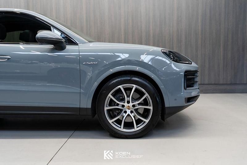 Gebraucht Porsche Cayenne Coupe 305 PS (224 kW) 2024 Grau Coupé