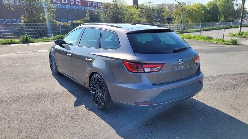 Usado Seat Leon ST FR 184 HP (135 kW) 2016 Cinzento Carrinha