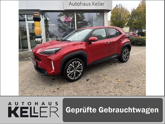 Karminarot metallic Gebraucht 2022 Toyota Yaris Hybrid Elegant SUV | 23.960 € (Fairer Preis) - Bild 1/4