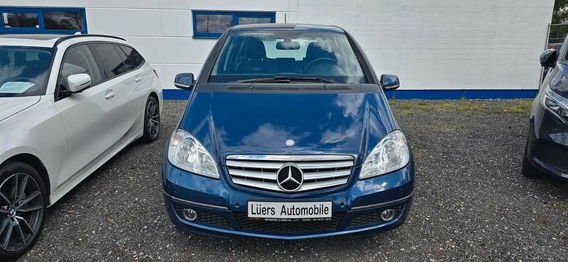 Gebraucht Mercedes A180 116 PS (85 kW) 2010 Blau Limousine