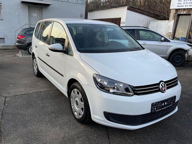 Gebraucht VW Touran Trendline 105 PS (77 kW) 2015 Weiß Van / Kleinbus
