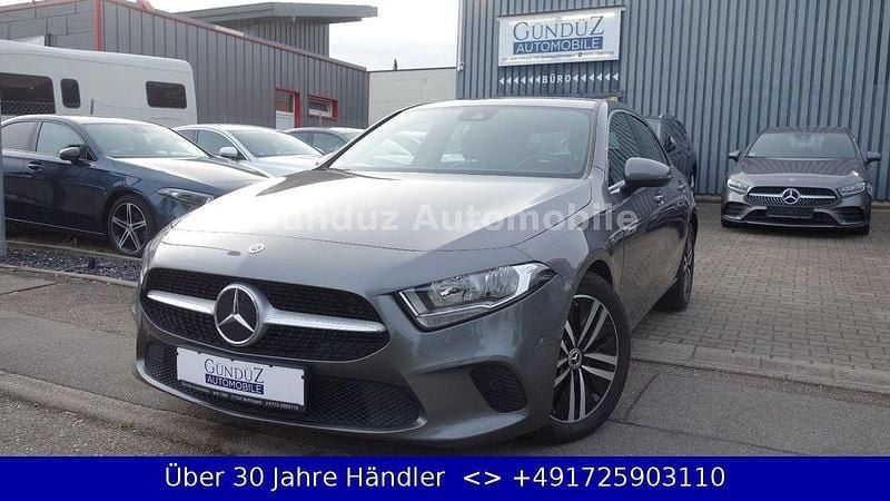 Grau Gebraucht 2021 Mercedes A220 Progressive Limousine | 22.795 € (Guter Preis) - Bild 1/4