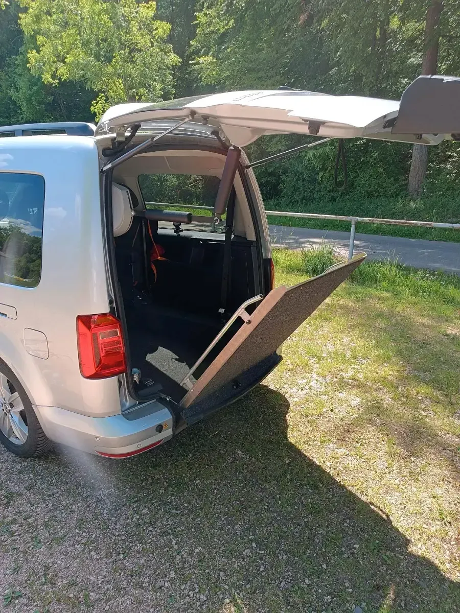 Gebraucht VW Caddy Maxi 140 PS (102 kW) 2016 Silber Van / Kleinbus