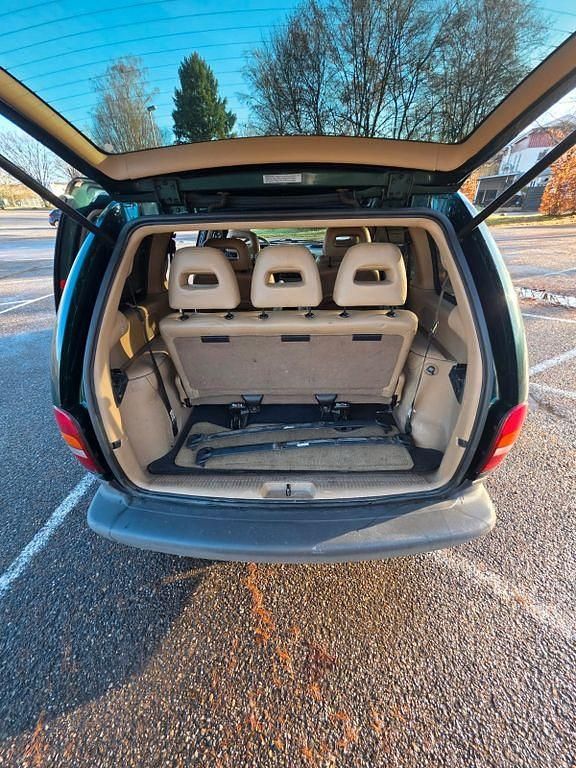 Gebraucht Chrysler Voyager 158 PS (116 kW) 1998 Grün Van / Kleinbus