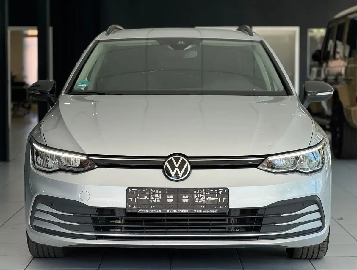 Gebraucht VW Golf VIII 116 PS (85 kW) 2022 Silber Limousine