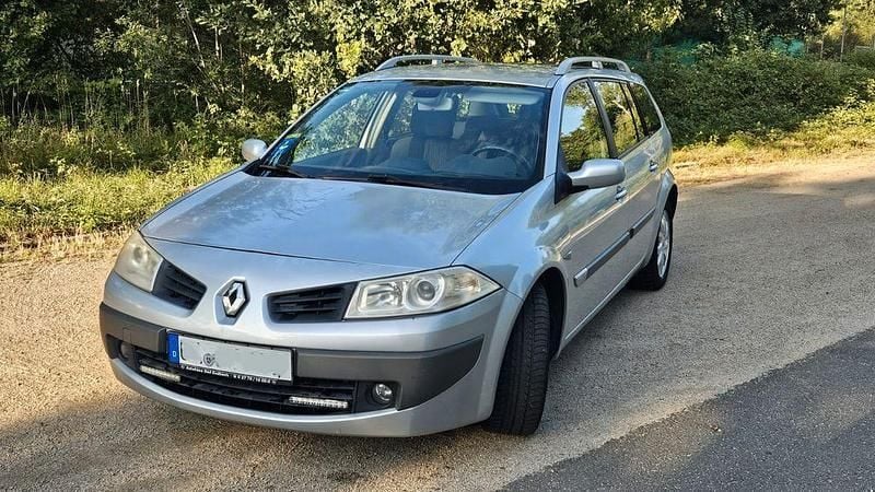 Silber Gebraucht 2006 Renault Mégane II Dynamique Limousine | 2.200 € (Fairer Preis) - Bild 1/4
