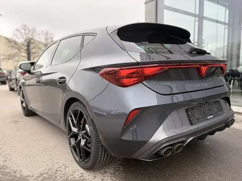 Gebraucht Cupra Leon VZ 300 PS (220 kW) 2025 Grau Limousine