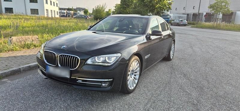 Schwarz Gebraucht 2013 BMW 730 Limousine | 15.000 € (Guter Preis) - Bild 1/4