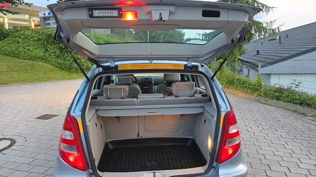 Gebraucht Mercedes 200 Elegance 136 PS (100 kW) 2007 Silber Van / Kleinbus