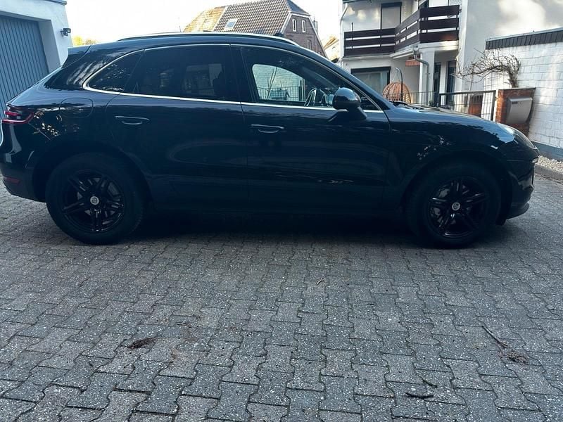 Second-hand Porsche Macan 258 CP (189 kW) 2016 Negru SUV