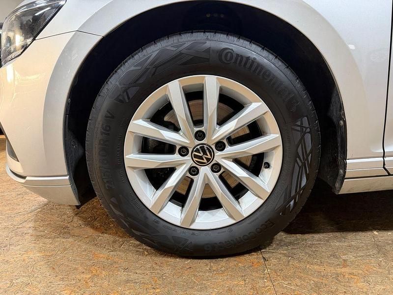 Gebraucht VW Passat Business 150 PS (110 kW) 2022 Gelb Kombi