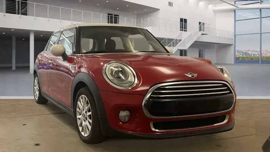 Usado Mini Cooper 136 CV (100 kW) 2015 Rojo Utilitario