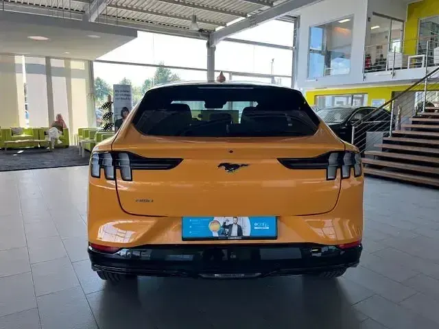 Usata Ford Mustang Mach-E 197 kW (269 CV) 2022 Arancione SUV