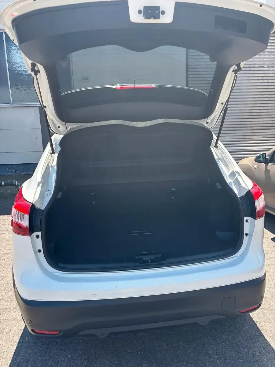 Gebraucht Nissan Qashqai Acenta 131 PS (96 kW) 2016 Weiß SUV