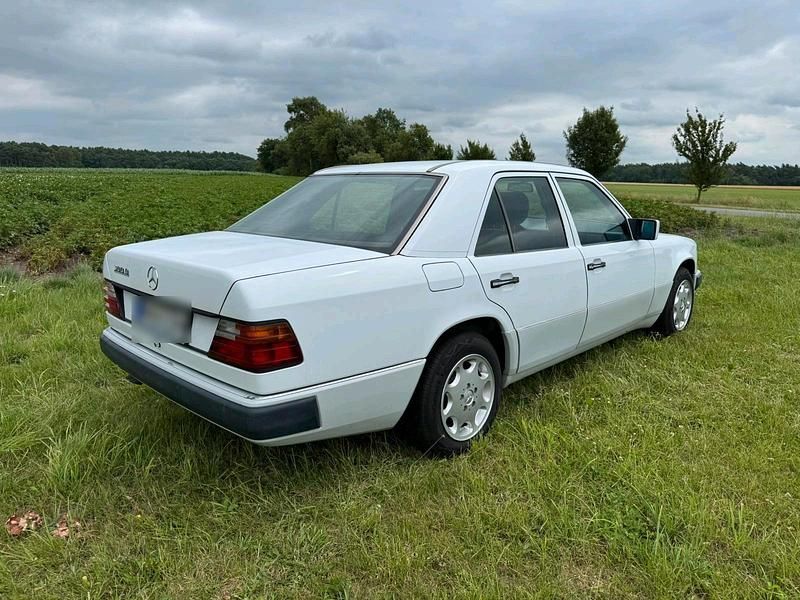 Gebraucht Mercedes 300 110 PS (80 kW) 1992 Weiß Limousine