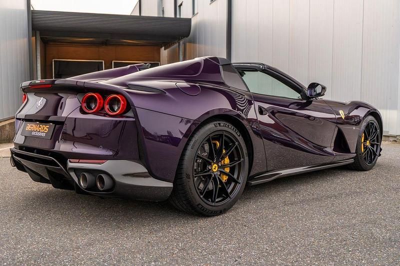 Gebraucht Ferrari 812 799 PS (587 kW) 2023 Violett Cabrio