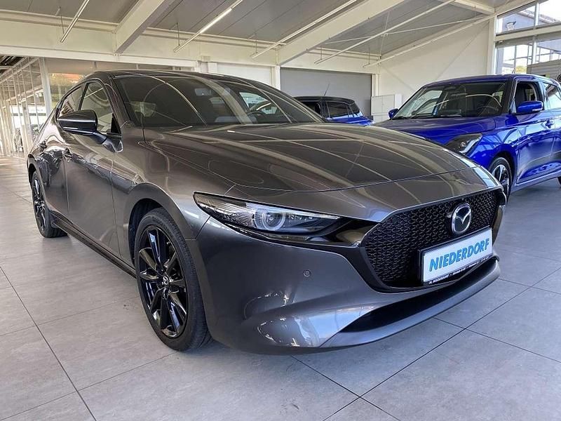 Matrixgrau Gebraucht 2020 Mazda 3 Selection Limousine | 21.722 € (Fairer Preis) - Bild 1/4