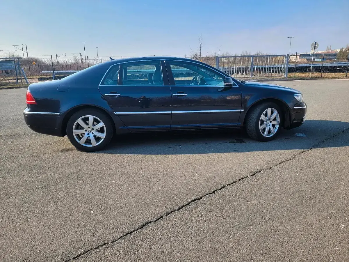 Gebraucht VW Phaeton 239 PS (175 kW) 2011 Blau Limousine
