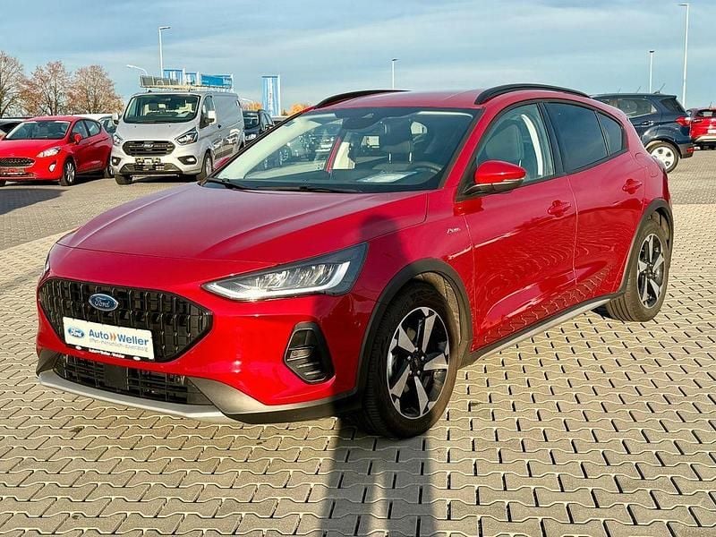 Używany Ford Focus Active 125 KM (91 kW) 2024 Czerwony Sedan/Limuzyna