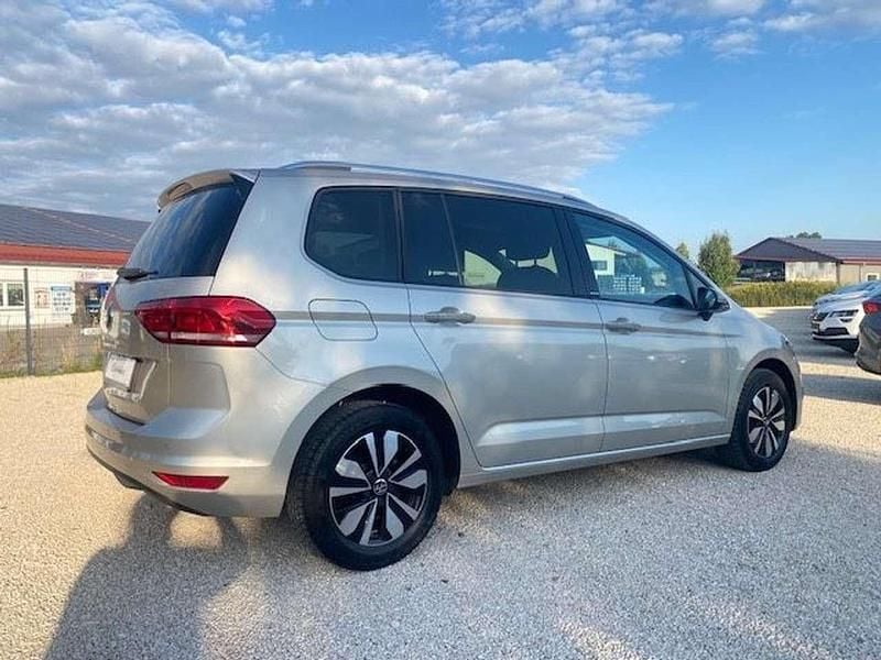 Gebraucht VW Touran Move 122 PS (89 kW) 2024 Ivory silver metallic Van / Kleinbus
