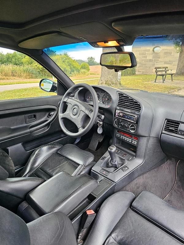 Używany BMW M3 315 KM (231 kW) 1995 Czarny Coupe