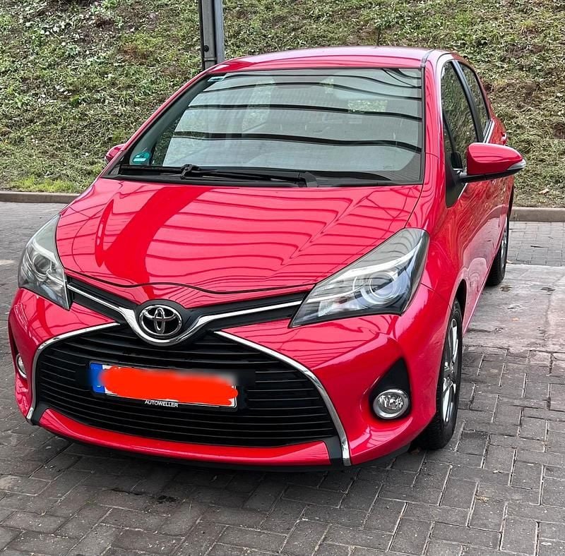 Rot Gebraucht 2015 Toyota Yaris Kleinwagen | 7.200 € (Fairer Preis) - Bild 1/4