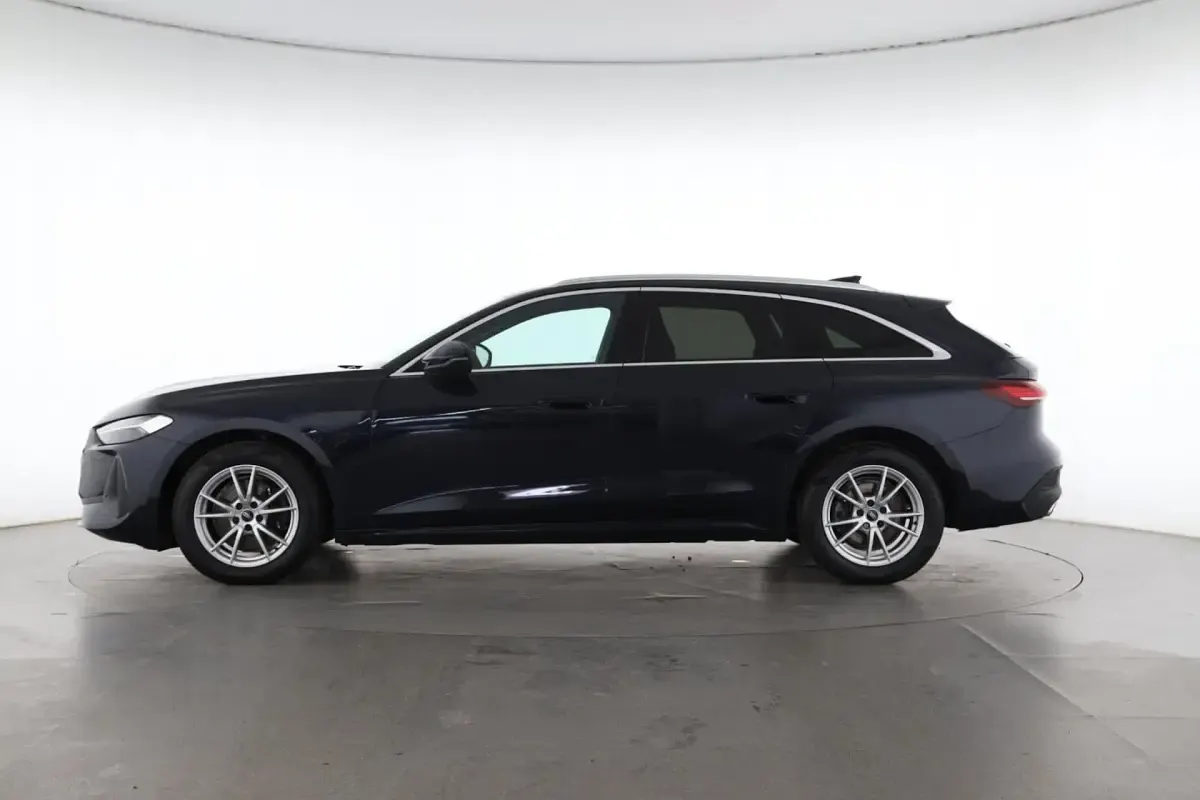 Gebraucht Audi A5 Comfort 204 PS (150 kW) 2025 Blau Kombi