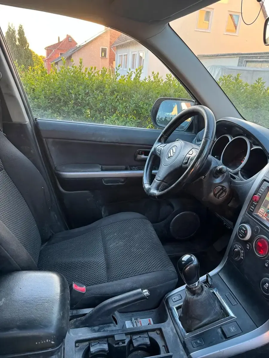 Gebraucht Suzuki Grand Vitara 129 PS (94 kW) 2012 Grau SUV