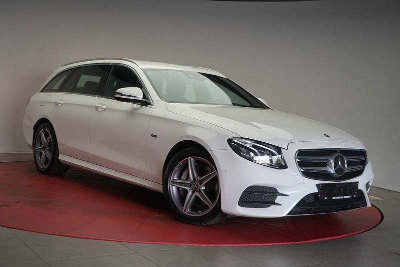 Weiß Gebraucht 2020 Mercedes E300 AMG Limousine | 29.990 € (Superpreis) - Bild 1/4