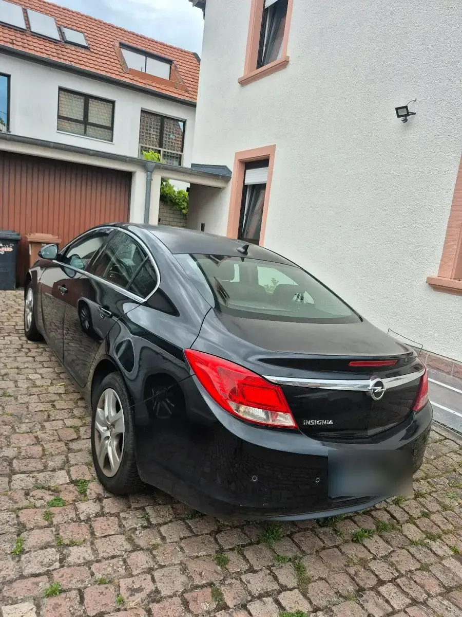 Gebraucht Opel Insignia 140 PS (102 kW) 2009 Schwarz Limousine