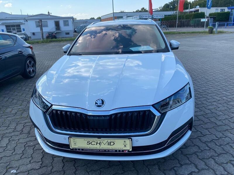 Gebraucht Skoda Octavia 150 PS (110 kW) 2023 Moonweiss metallic Kombi
