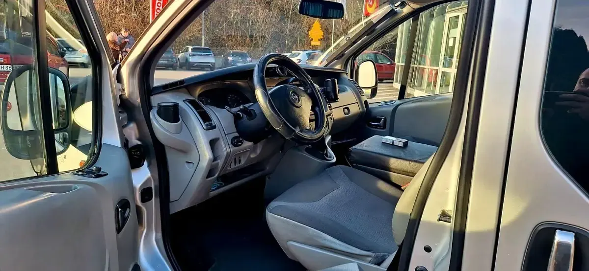Gebraucht Opel Vivaro 146 PS (107 kW) 2007 Silber Van / Kleinbus