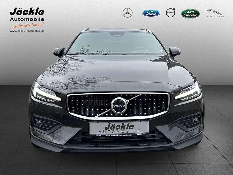 Gebraucht Volvo V60 CC Ultimate 250 PS (183 kW) 2024 Platinum grey / metallic Kombi
