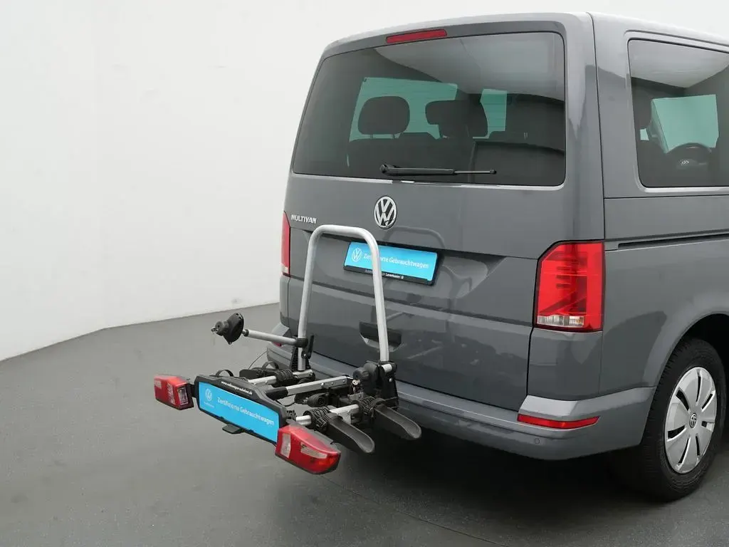 Gebraucht VW Multivan Trendline 150 PS (110 kW) 2022 Pure grey Van / Kleinbus