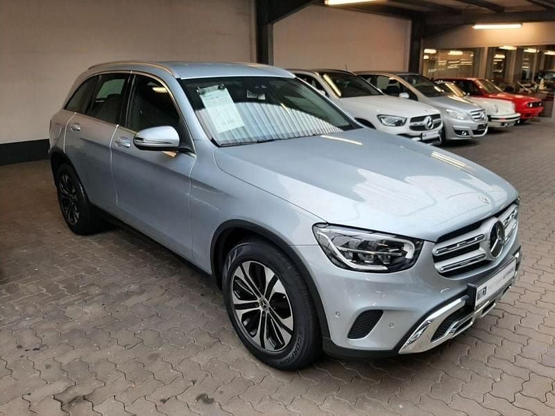 Silber Gebraucht 2021 Mercedes GLC200 SUV | 33.800 € (Fairer Preis) - Bild 1/4