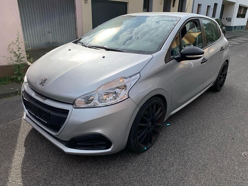 Grau Gebraucht 2016 Peugeot 208 Kleinwagen | 1.850 € (Superpreis) - Bild 1/4