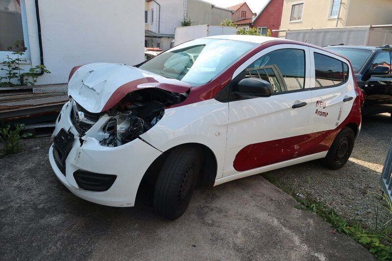Weiß Gebraucht 2019 Opel Karl Selection Kleinwagen | 2.899 € - Bild 1/4