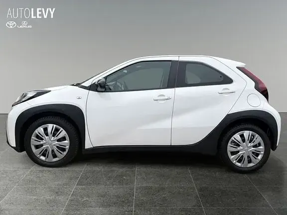 Gebraucht Toyota Aygo X X-play 72 PS (52 kW) 2023 Schneeweiß SUV