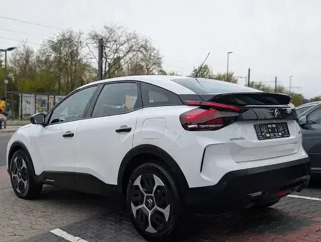 Używany Citroën C4 Feel 132 KM (97 kW) 2023 Biały SUV