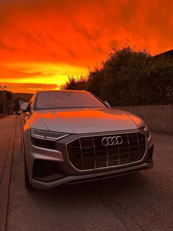 Gebraucht Audi Q8 S-Line 286 PS (210 kW) 2019 Silber SUV