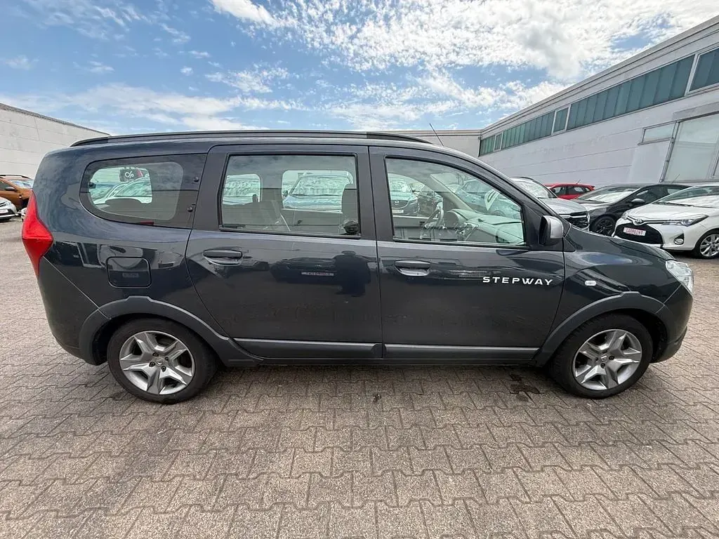 Gebraucht Dacia Lodgy Stepway 116 PS (85 kW) 2021 Grau Van / Kleinbus
