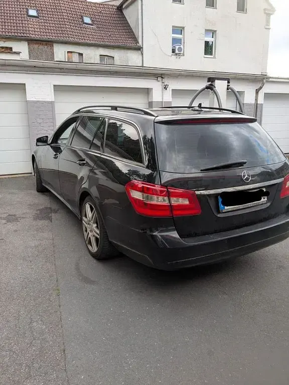 Gebraucht Mercedes E250 Avantgarde 204 PS (150 kW) 2011 Schwarz Limousine