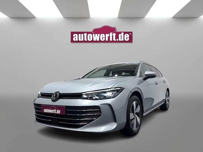 Dolomit silber Gebraucht 2024 VW Passat IQ Drive Kombi | 34.990 € - Bild 1/4