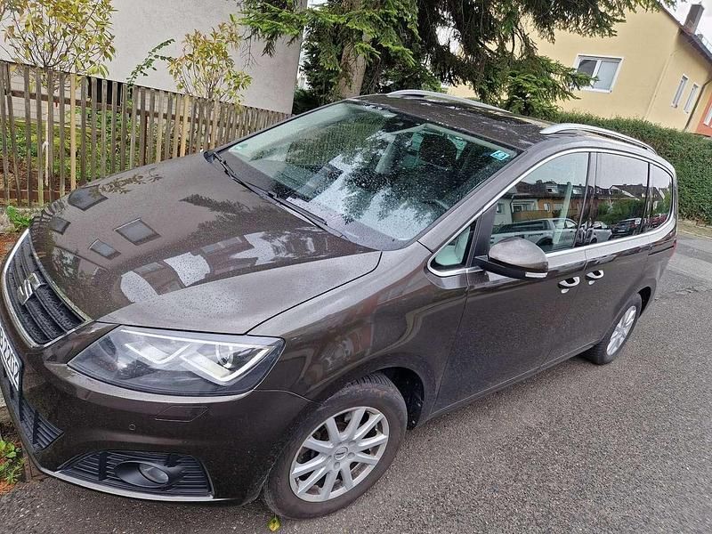 Braun Gebraucht 2018 Seat Alhambra Style Van / Kleinbus | 21.950 € (Guter Preis) - Bild 1/4