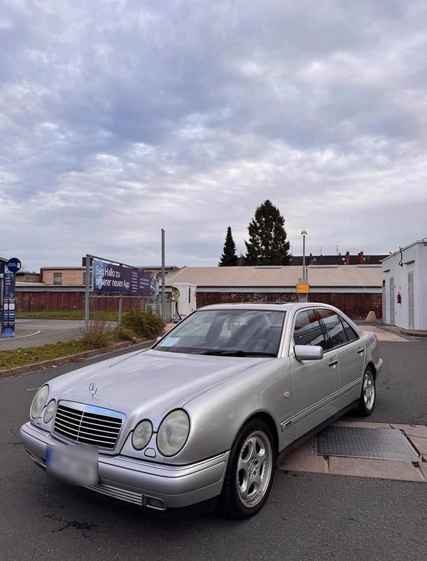 Gebraucht Mercedes E240 170 PS (125 kW) 1999 Grau Limousine