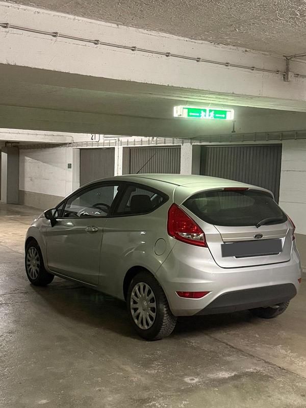 Gebraucht Ford Fiesta 80 PS (58 kW) 2009 Silber Kleinwagen